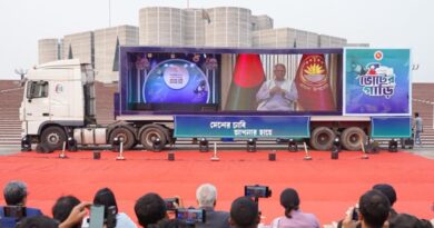 যাত্রা শুরু করল ভোটের গাড়ি ‘সুপার ক‍্যারাভান’